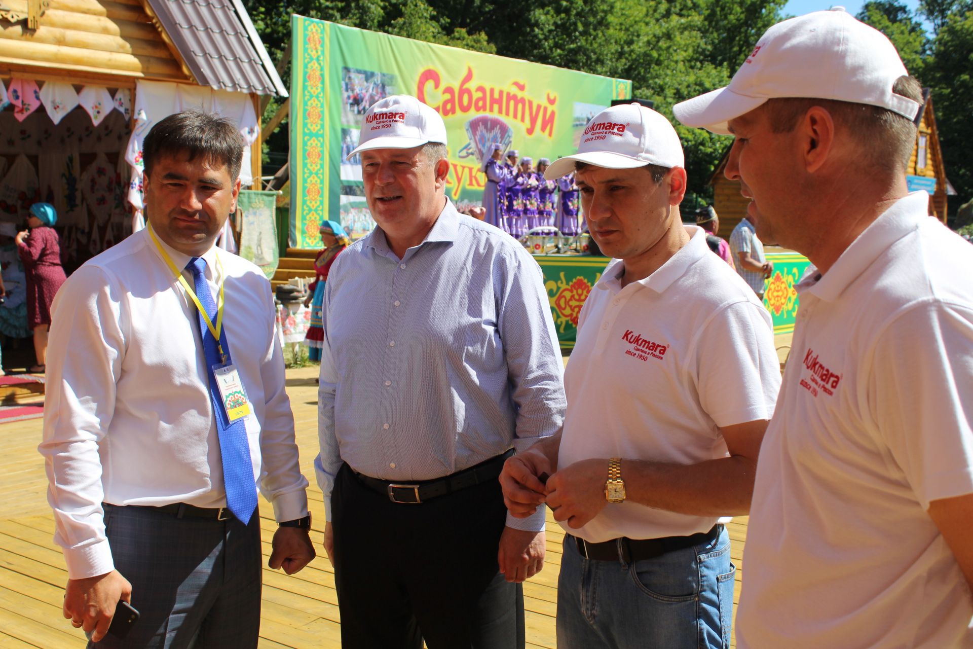 Представители Чемпионата мира по футболу ФИФА 2018 посетили Кукморское подворье на казанском Сабантуе