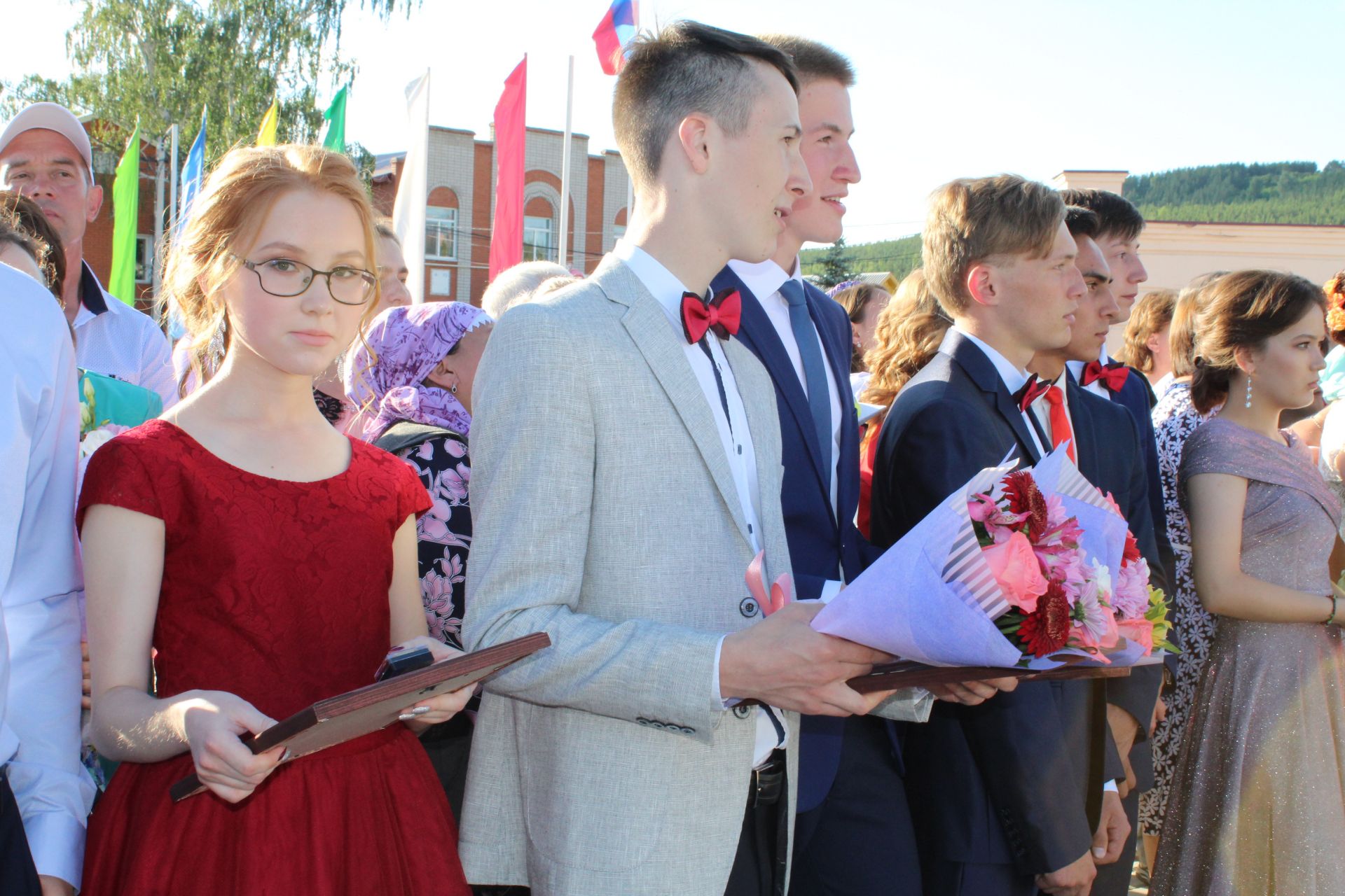 217 выпускников школ района собрались на выпускной бал в Кукморе