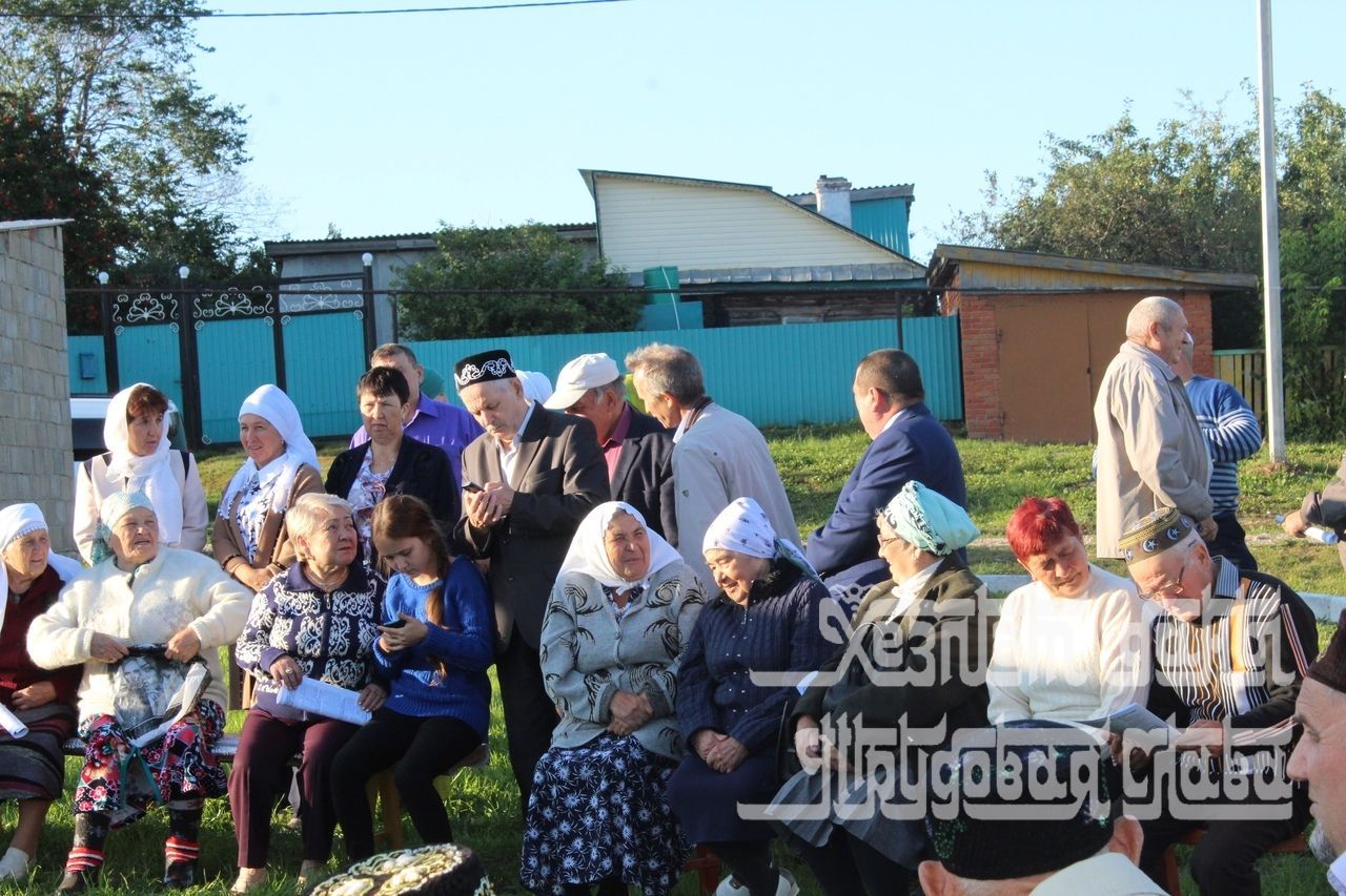 В Нурмабаше торжественно открыли монумент героям-землякам