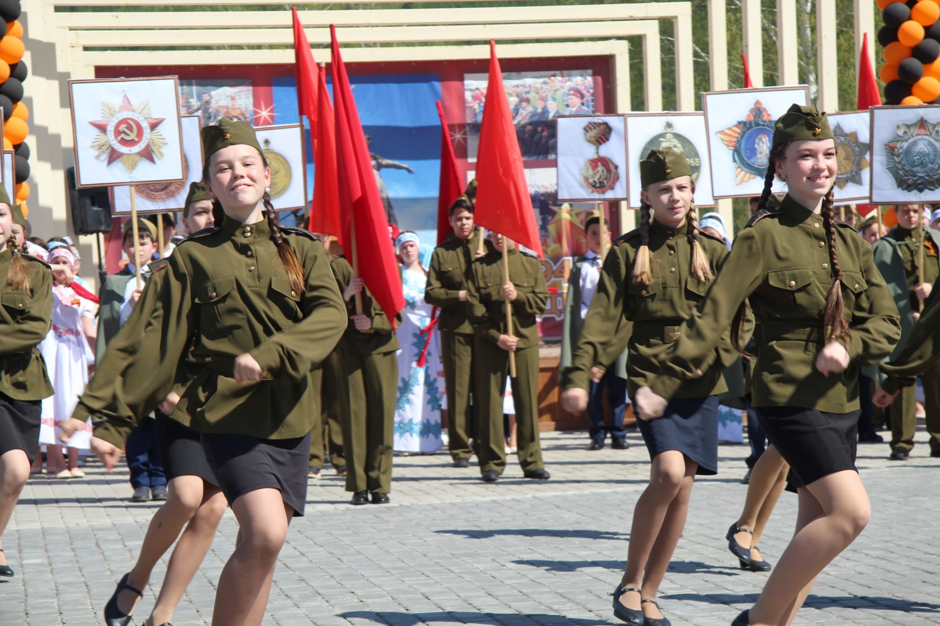 Парад военной техники и шествие "Бессмертного полка" прошли в Кукморе в честь Дня Победы