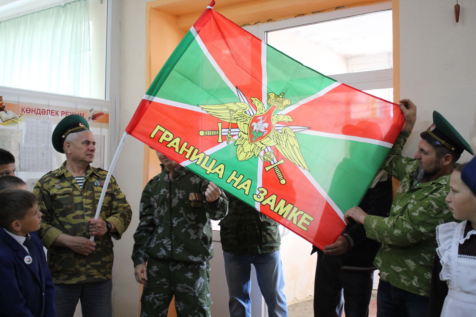 В Ядыгерьской школе состоялось открытие мемориальной доски кавалеристу-пограничнику Михаилу Андрееву