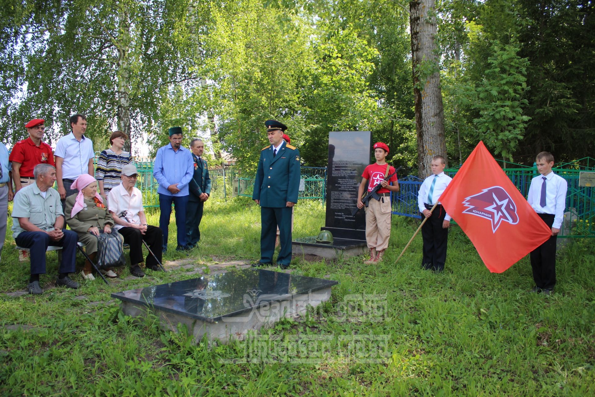 Всероссийская акция «Горсть памяти» прошла на братских могилах Кукморского района