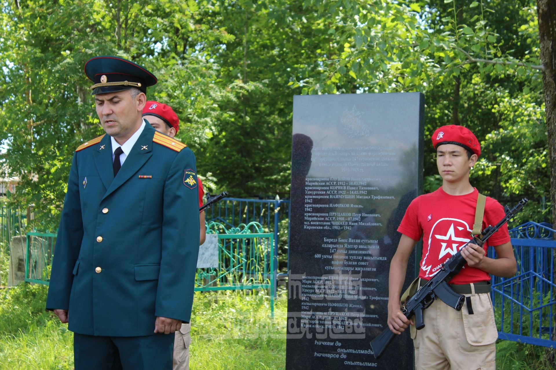 Всероссийская акция «Горсть памяти» прошла на братских могилах Кукморского района