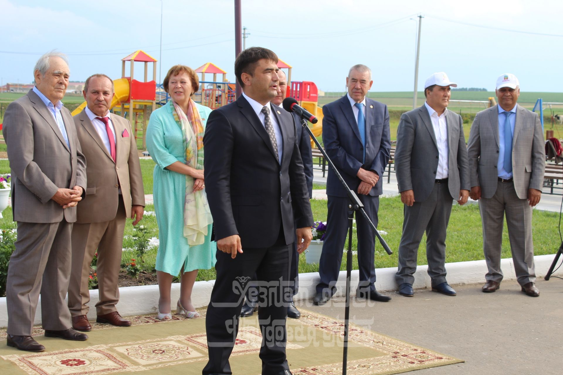 Минтимер Шаймиев открыл парк в селе Вахитово