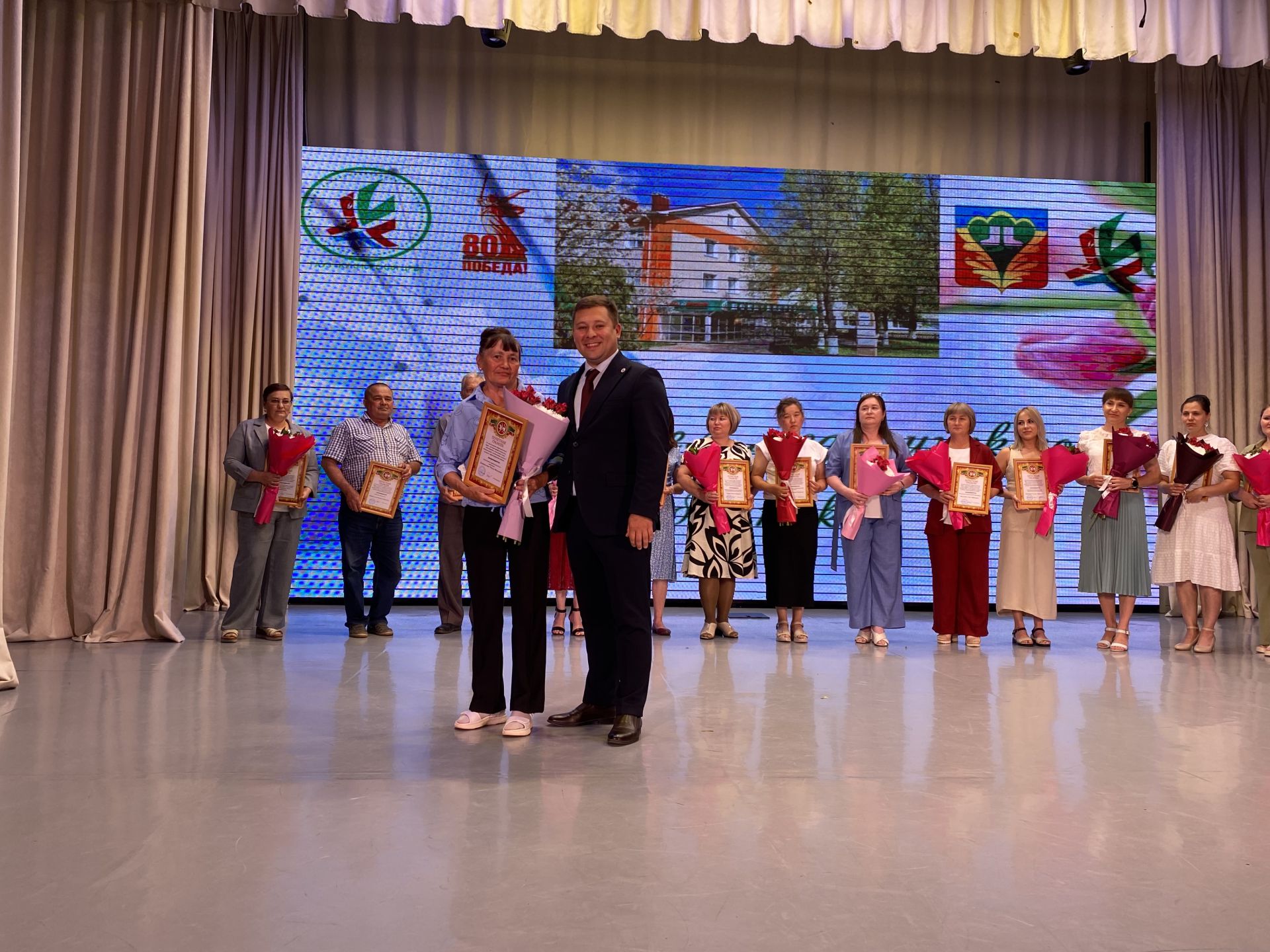 Кукмарада медицина хезмәткәрләре һөнәри бәйрәмнәрен билгеләп үтте