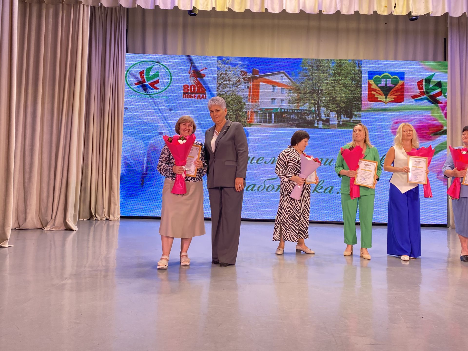 Кукмарада медицина хезмәткәрләре һөнәри бәйрәмнәрен билгеләп үтте