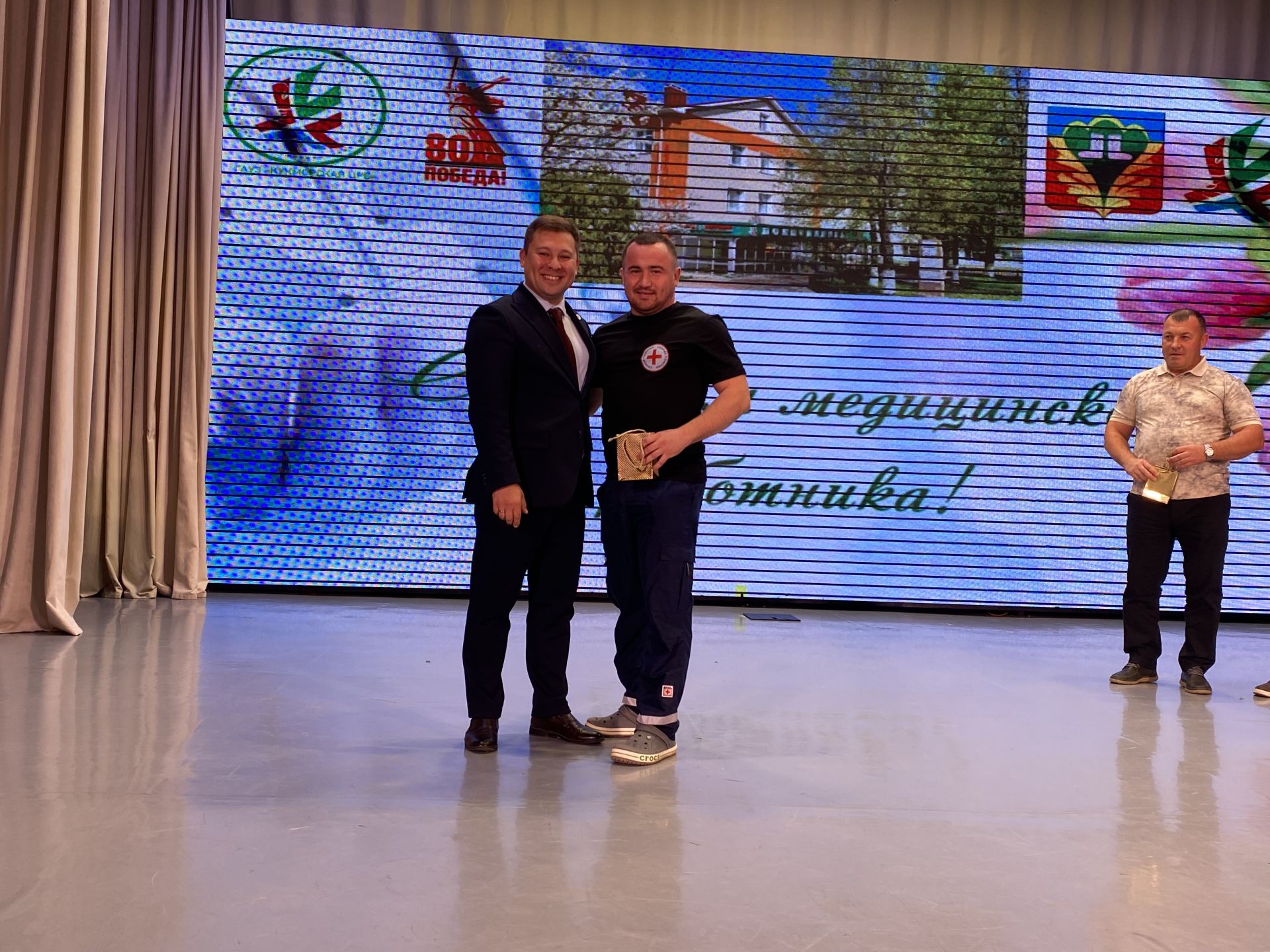 Кукмарада медицина хезмәткәрләре һөнәри бәйрәмнәрен билгеләп үтте