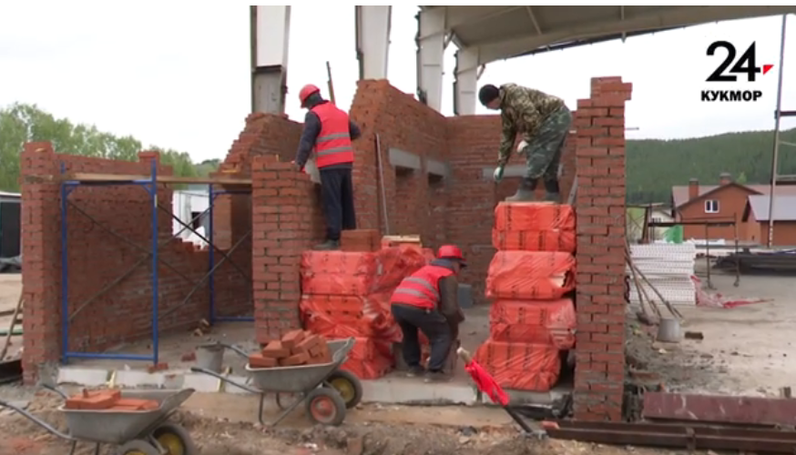 В Кукморе ведется строительство начальной школы и ремонт детского сада «Ромашка»