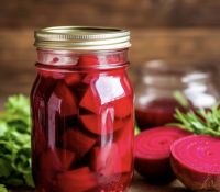 Кукмарада яшәүче Наҗия Гайнетдинова маринадланган чөгендер рецепты белән бүлешә