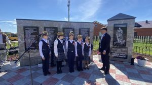 Иске Юмья авылында Бөек Ватан сугышында һәм хәрби хәрәкәтләрдә һәлак булганнар истәлегенә һәйкәл-стела ачылды