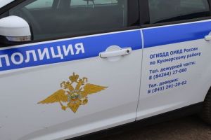 Кукмарада рейд вакытында дәүләт автоинспекциясе хезмәткәрләре исереклек билгеләре булган машина йөртүчене ачыклаганнар