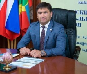 Район башлыгы Сергей Димитриев кукмаралыларны һәм кунакларны Корбан бәйрәме белән котлады