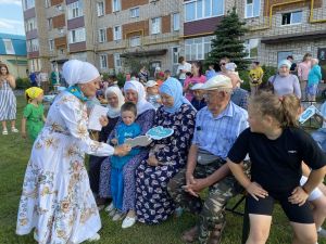 Кукмарада «Дус күршеләр» дип исемләнгән ишегалды бәйрәме узды