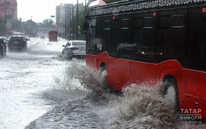 Көчле яңгыр вакытында юл хәрәкәте куркынычсызлыгы турында искәрттеләр