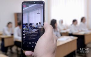 В школах Кукморского района ограничили использование мобильных телефонов на уроках