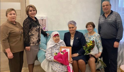 Тормыш сынауларын җиңүче: Манзараста яшәүче Фәридә Минһаҗева 90 яшьлек юбилеен билгеләп үтте