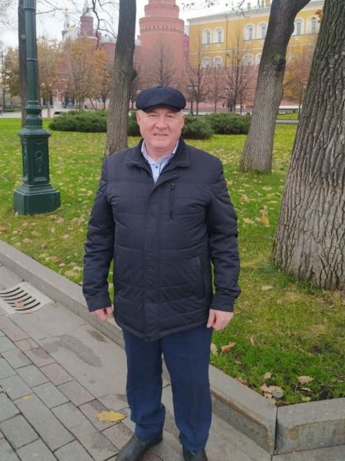 Укытучы, тәрбия эшләре буенча урынбасар, мәктәп директоры, район Башкарма комитеты җитәкчесе: Фидәил Мостафин үткән хезмәт баскычлары