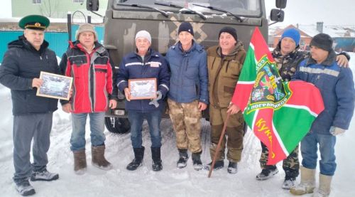 Кукмаралылар махсус хәрби операция зонасына бер КамАЗ машинасы төзелеш материаллары һәм кирәк-яраклар озатты