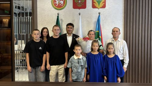 Две многодетные семьи Кукморского района получили жилищные сертификаты