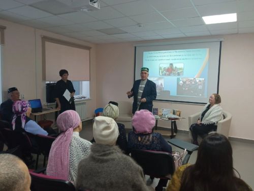 Кукмара үзәк китапханәсендә якташыбыз Заһид Мәхмүдине искә алу кичәсе булды