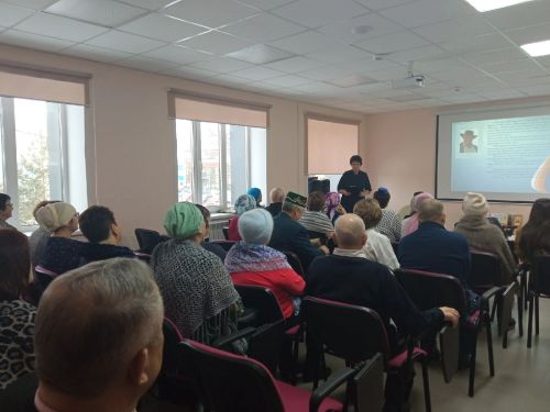 Кукмара үзәк китапханәсендә якташыбыз Заһид Мәхмүдине искә алу кичәсе булды