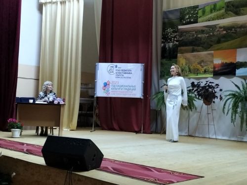 Түбән Өскебаш мәдәният йортында шагыйрә, җырлар авторы Айгөл Вәлиуллинаның иҗат кичәсе булды