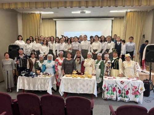Кукмараның 3 нче урта мәктәбендә «Дуслык маршруты»  дип аталган бәйрәм чарасы  уздырылды
