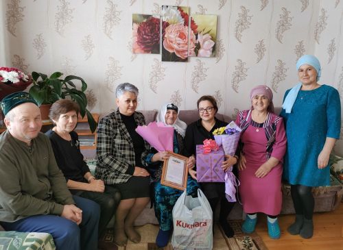 Манзараста яшәүче Илһамия Миннемуллина 90 яшьлек юбилеен билгеләп үтә
