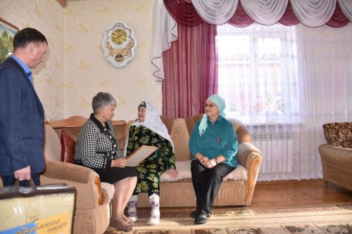 Ядегәр авылында яшәүче Нурсәйдә Гайфетдиновага бүген  90 яшь тулды