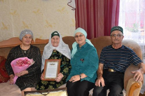 Ядегәр авылында яшәүче Нурсәйдә Гайфетдиновага бүген  90 яшь тулды