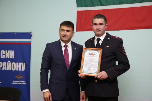 Район башлыгы Сергей Димитриев хокук сагында торучыларны һөнәри бәйрәмнәре белән котлады