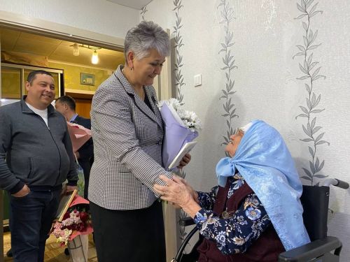 Кукмарадан Бәдәр Кәшәпова 100 яшьлек юбилеен билгеләп үтте