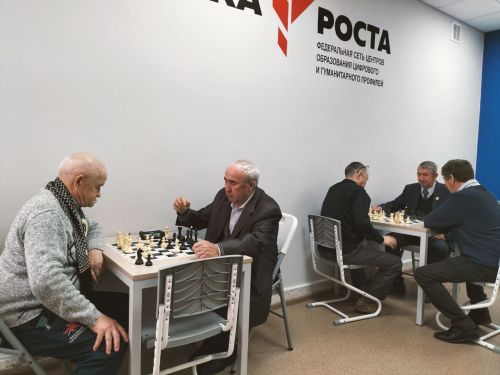 Зур Кукмара урта мәктәбендә Мияссәр Мансуров истәлегенә багышланган шахмат турниры үткәрелде