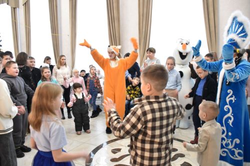Кукмарада физик мөмкинлеге чикле балалар өчен район башлыгының Чыршы бәйрәме узды