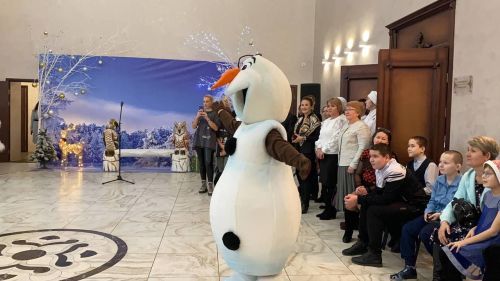 Кукмарада физик мөмкинлеге чикле балалар өчен район башлыгының Чыршы бәйрәме узды