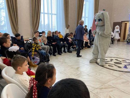 Кукмарада физик мөмкинлеге чикле балалар өчен район башлыгының Чыршы бәйрәме узды