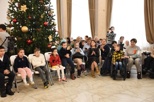 Кукмарада физик мөмкинлеге чикле балалар өчен район башлыгының Чыршы бәйрәме узды