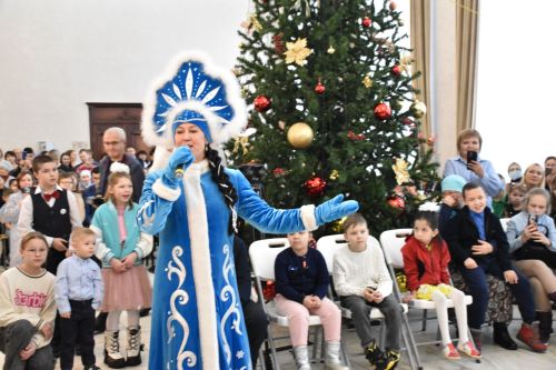 Кукмарада физик мөмкинлеге чикле балалар өчен район башлыгының Чыршы бәйрәме узды