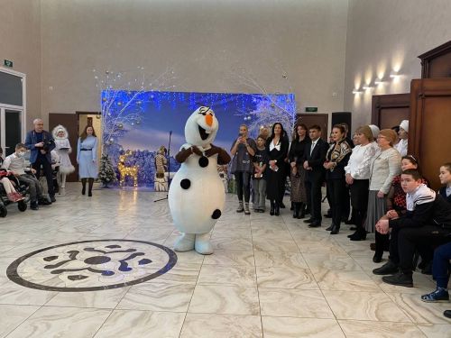 Кукмарада физик мөмкинлеге чикле балалар өчен район башлыгының Чыршы бәйрәме узды