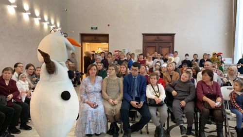 Кукмарада физик мөмкинлеге чикле балалар өчен район башлыгының Чыршы бәйрәме узды
