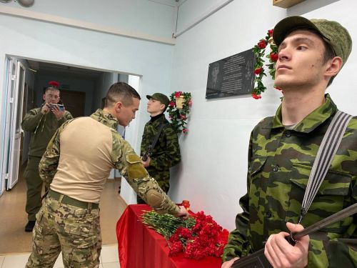 Урта Комар мәктәбендә якташыбыз Егор Ивановка мемориаль такта куелды