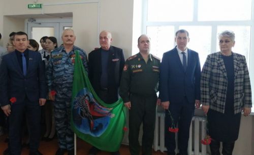 В Ош.Юмьинской средней школе установили памятную доску погибшему в СВО Ильнуру Гайфутдинову