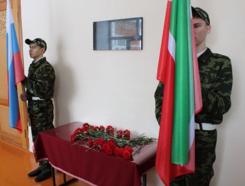 В Ош.Юмьинской средней школе установили памятную доску погибшему в СВО Ильнуру Гайфутдинову