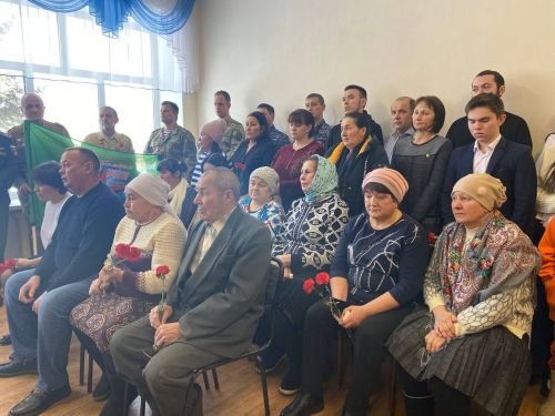 Чарлы урта мәктәбендә махсус хәрби операция барышында һәлак булган Рафил Хәлимов истәлегенә мемориаль такта куелды