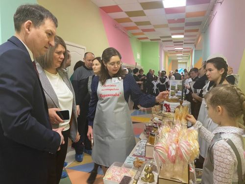 «Эшмәкәрлеккә адымнар»: Кукмарада яшь эшмәкәрләр үз бизнес-проектларын тәкъдим иттеләр