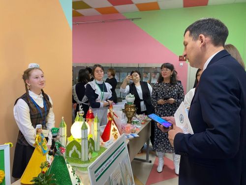 «Эшмәкәрлеккә адымнар»: Кукмарада яшь эшмәкәрләр үз бизнес-проектларын тәкъдим иттеләр