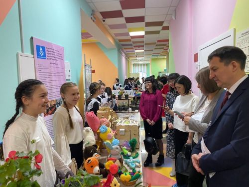 «Эшмәкәрлеккә адымнар»: Кукмарада яшь эшмәкәрләр үз бизнес-проектларын тәкъдим иттеләр