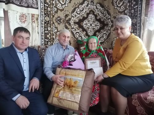 Төркәш авылында яшәүче Гөлмәдинә Җәлилова 95 яшьлек юбилеен каршы алды