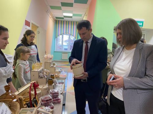 «Эшмәкәрлеккә адымнар»: Кукмарада яшь эшмәкәрләр үз бизнес-проектларын тәкъдим иттеләр