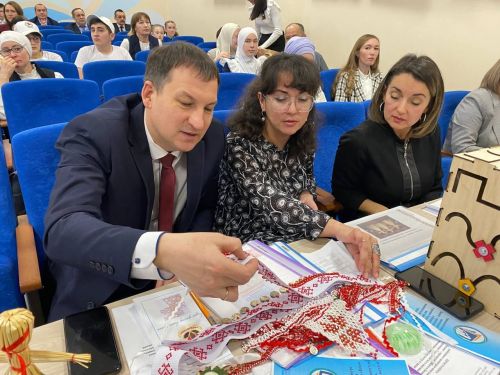 «Эшмәкәрлеккә адымнар»: Кукмарада яшь эшмәкәрләр үз бизнес-проектларын тәкъдим иттеләр